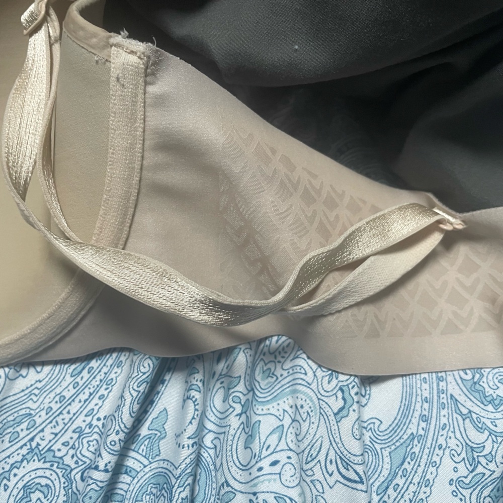 Victoria's Secret Cream Bra